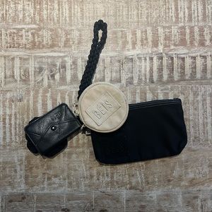 Beis wristlet